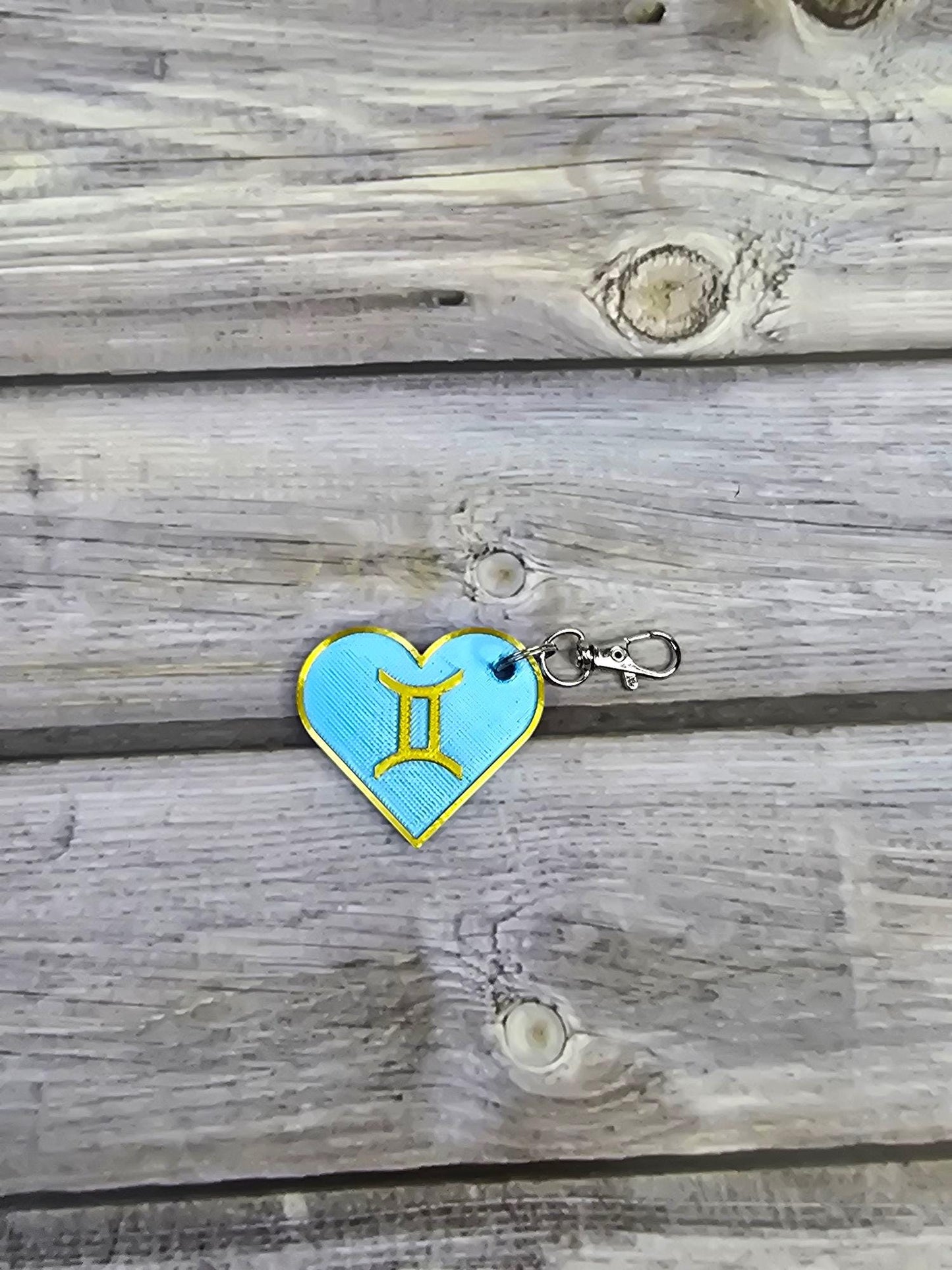 Gemini Zodiac Sign Heart Keychain ā Astrological Gift, Twin Star Charm, Gemini Birthday Accessory, Celestial Jewelry