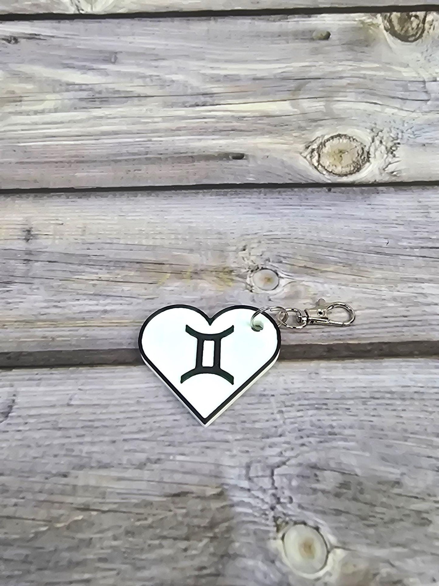 Gemini Zodiac Sign Heart Keychain ā Astrological Gift, Twin Star Charm, Gemini Birthday Accessory, Celestial Jewelry