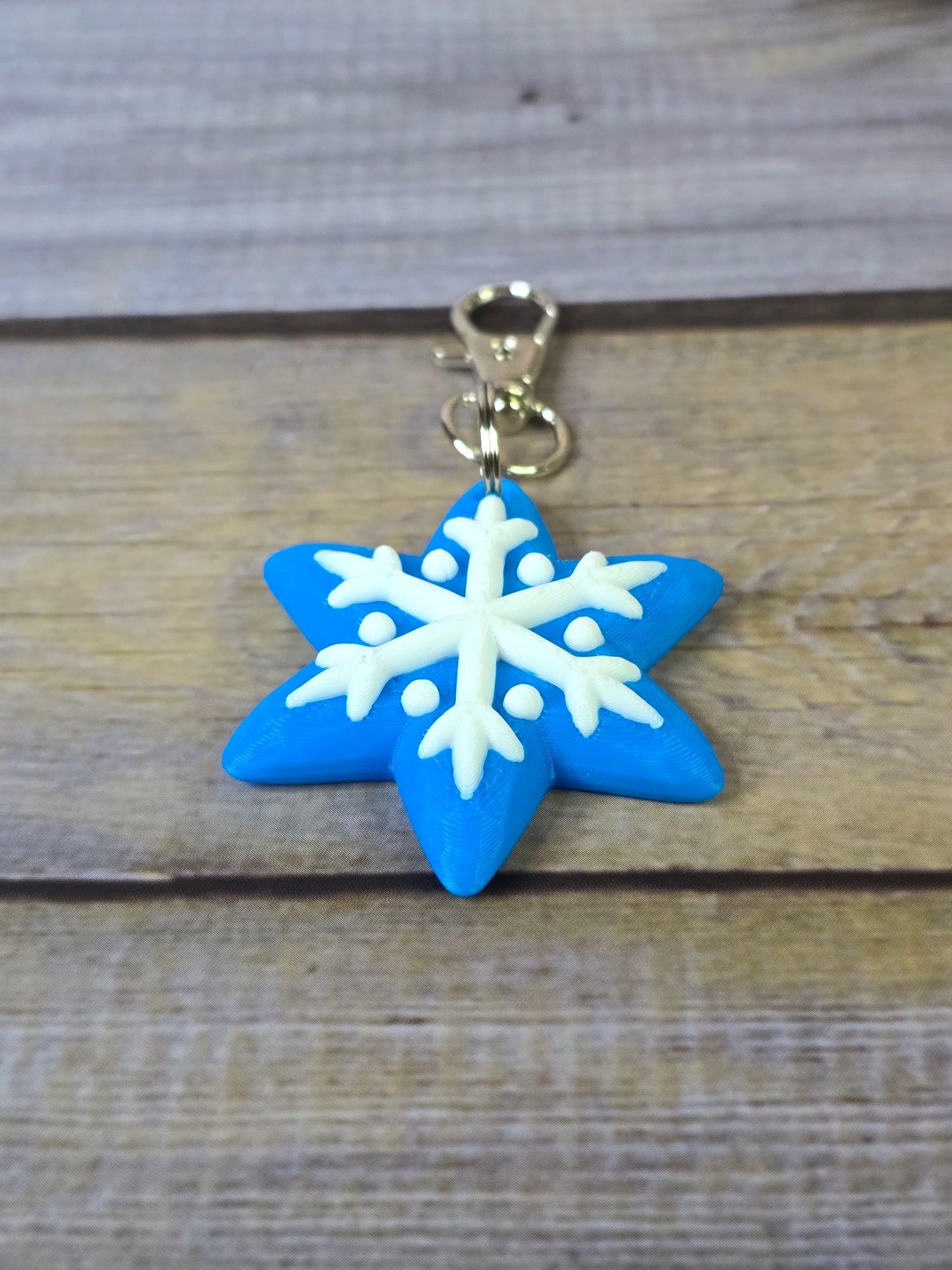 Handmade Gingerbread Snowflake Keychain – Festive Holiday Accessory, Christmas Charm Gift, Stocking Stuffer Idea