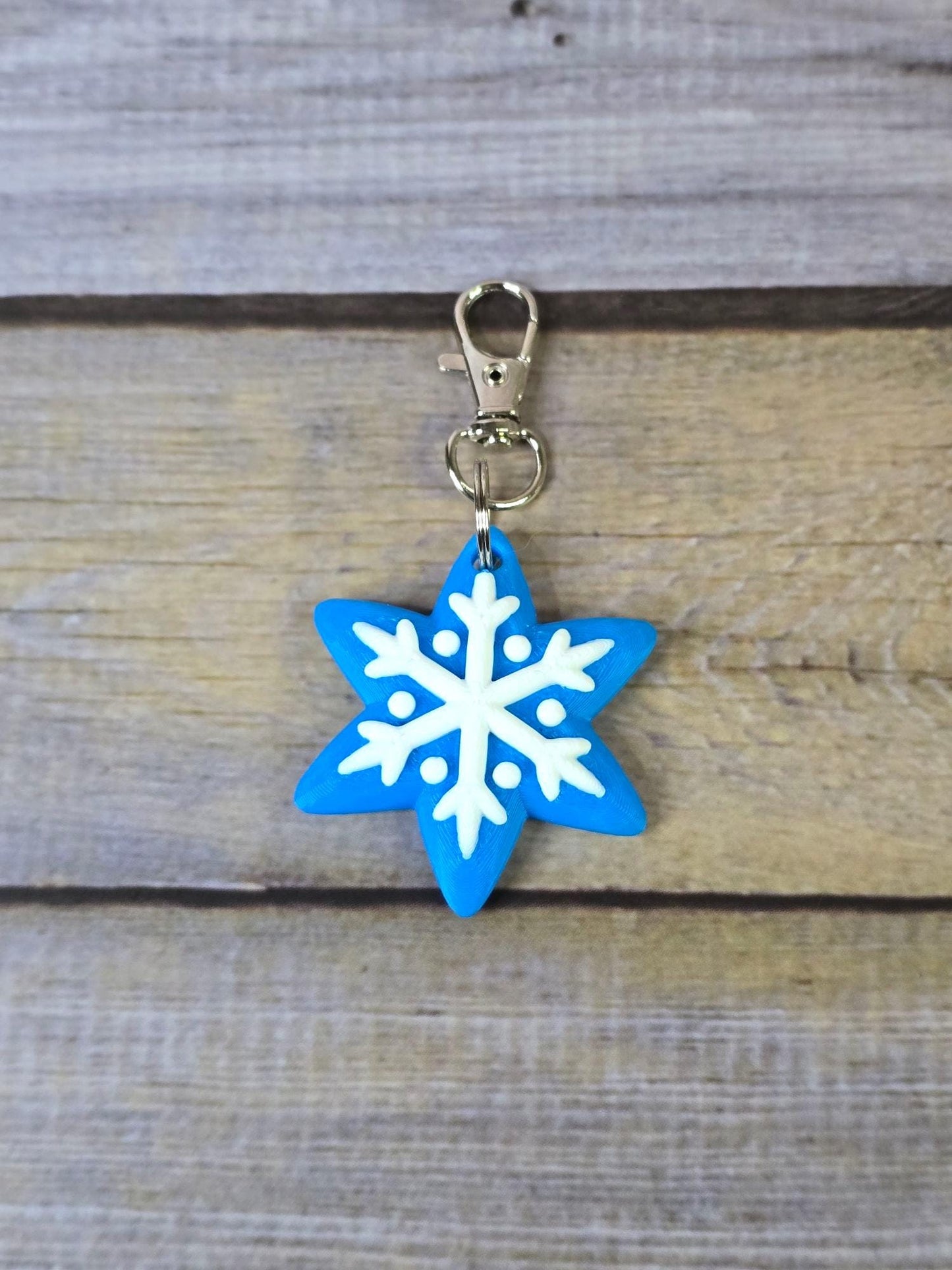 Handmade Gingerbread Snowflake Keychain – Festive Holiday Accessory, Christmas Charm Gift, Stocking Stuffer Idea