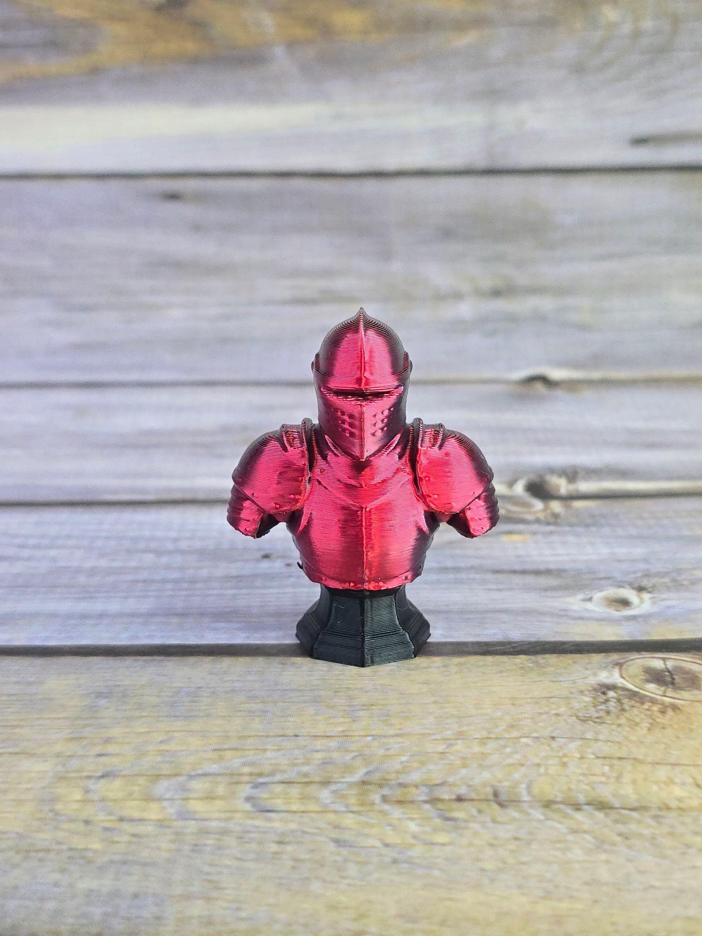 3D Printed Knight Bust – Medieval Armor Miniature – Fantasy Desk Decor – DnD Display Figure – Red and Black Collectible Statue