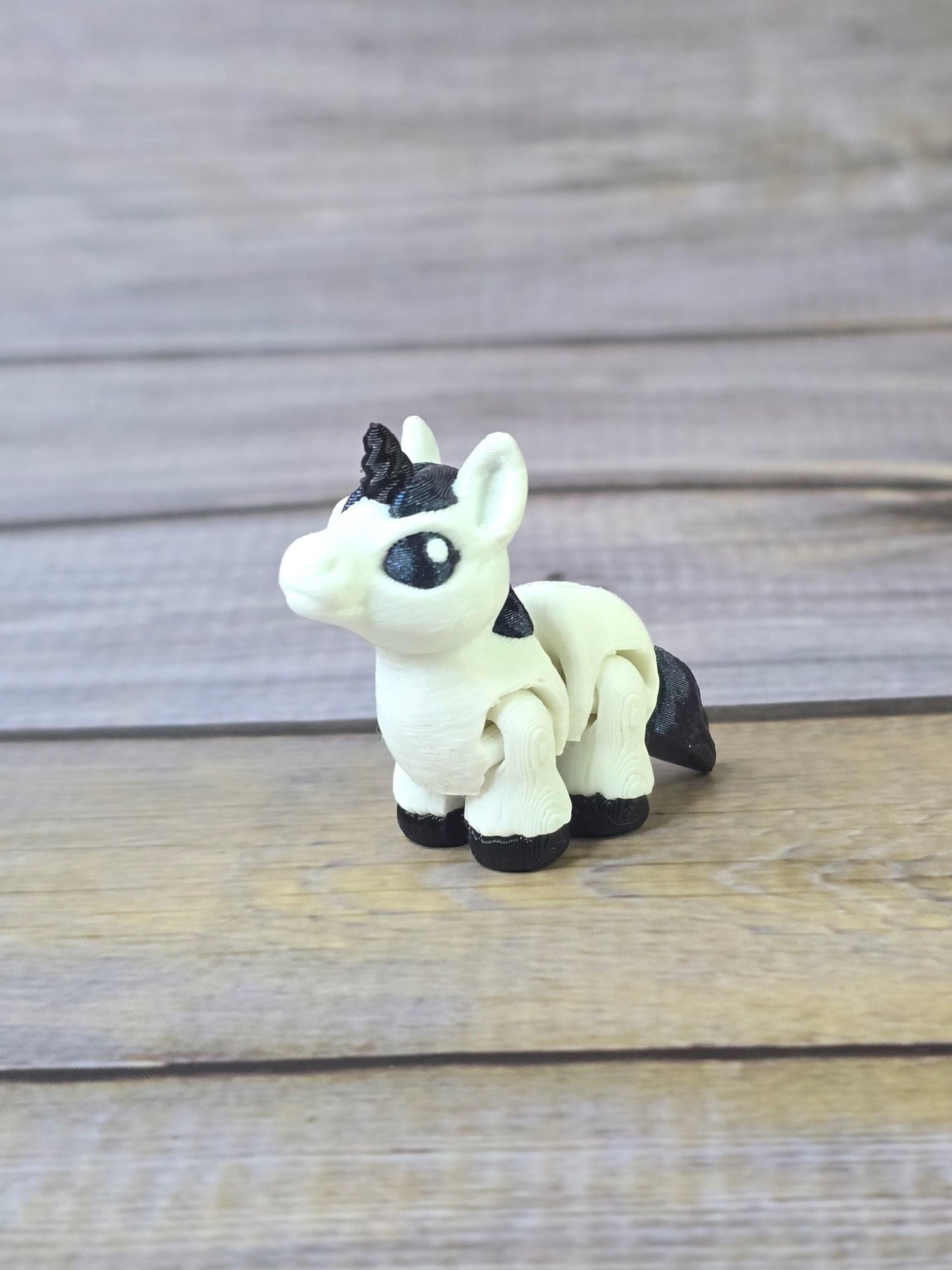 Mini Articulated Unicorn Toy ā 3D Printed Fantasy Horse, Poseable Cute Gift