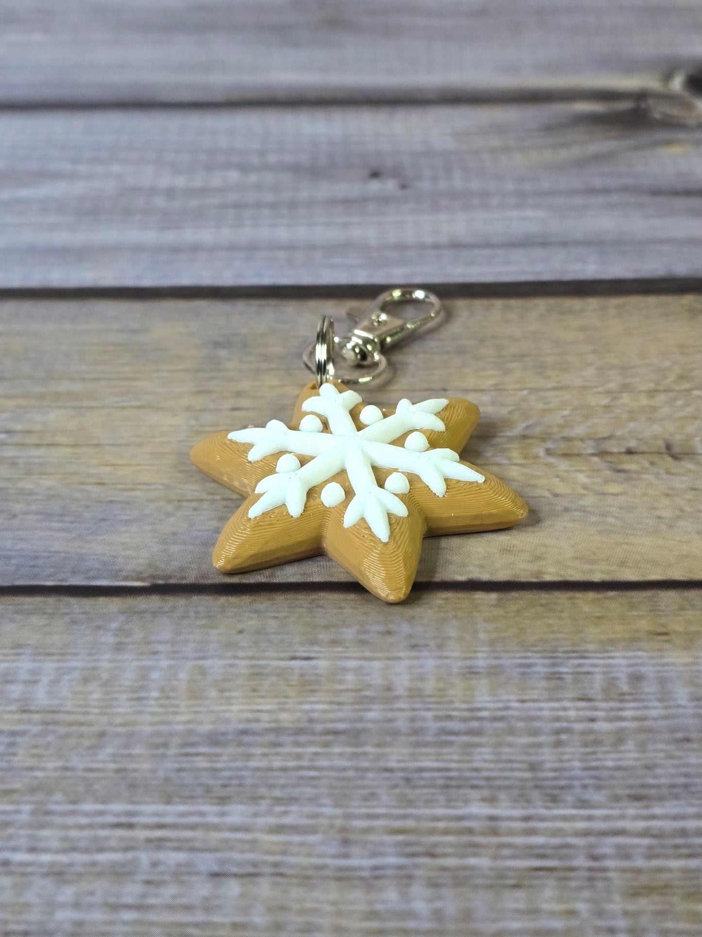 Handmade Gingerbread Snowflake Keychain – Festive Holiday Accessory, Christmas Charm Gift, Stocking Stuffer Idea
