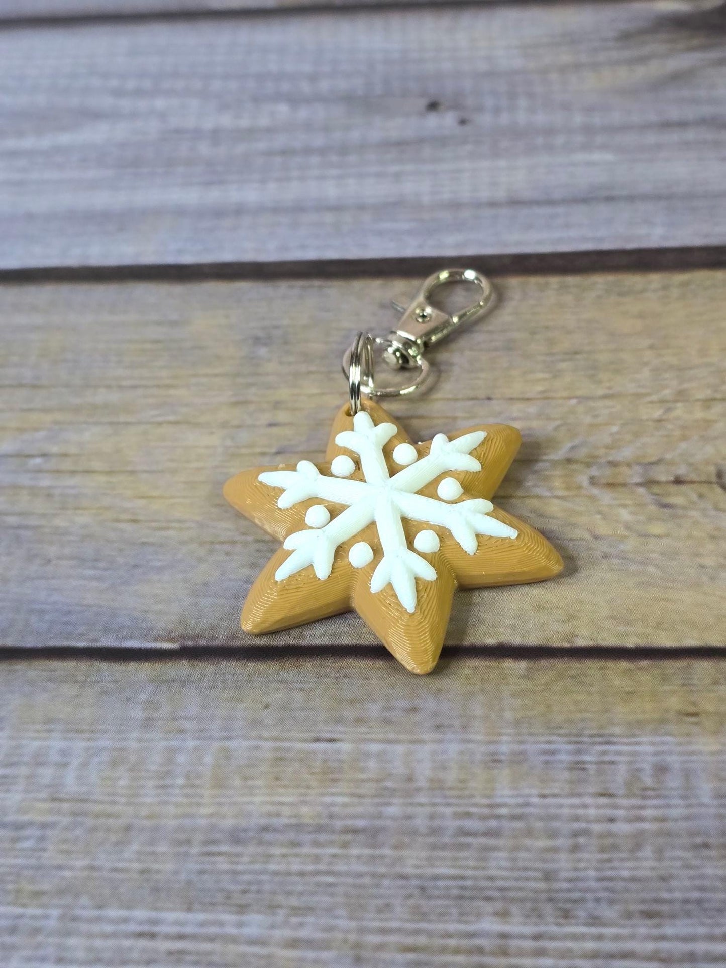 Handmade Gingerbread Snowflake Keychain – Festive Holiday Accessory, Christmas Charm Gift, Stocking Stuffer Idea