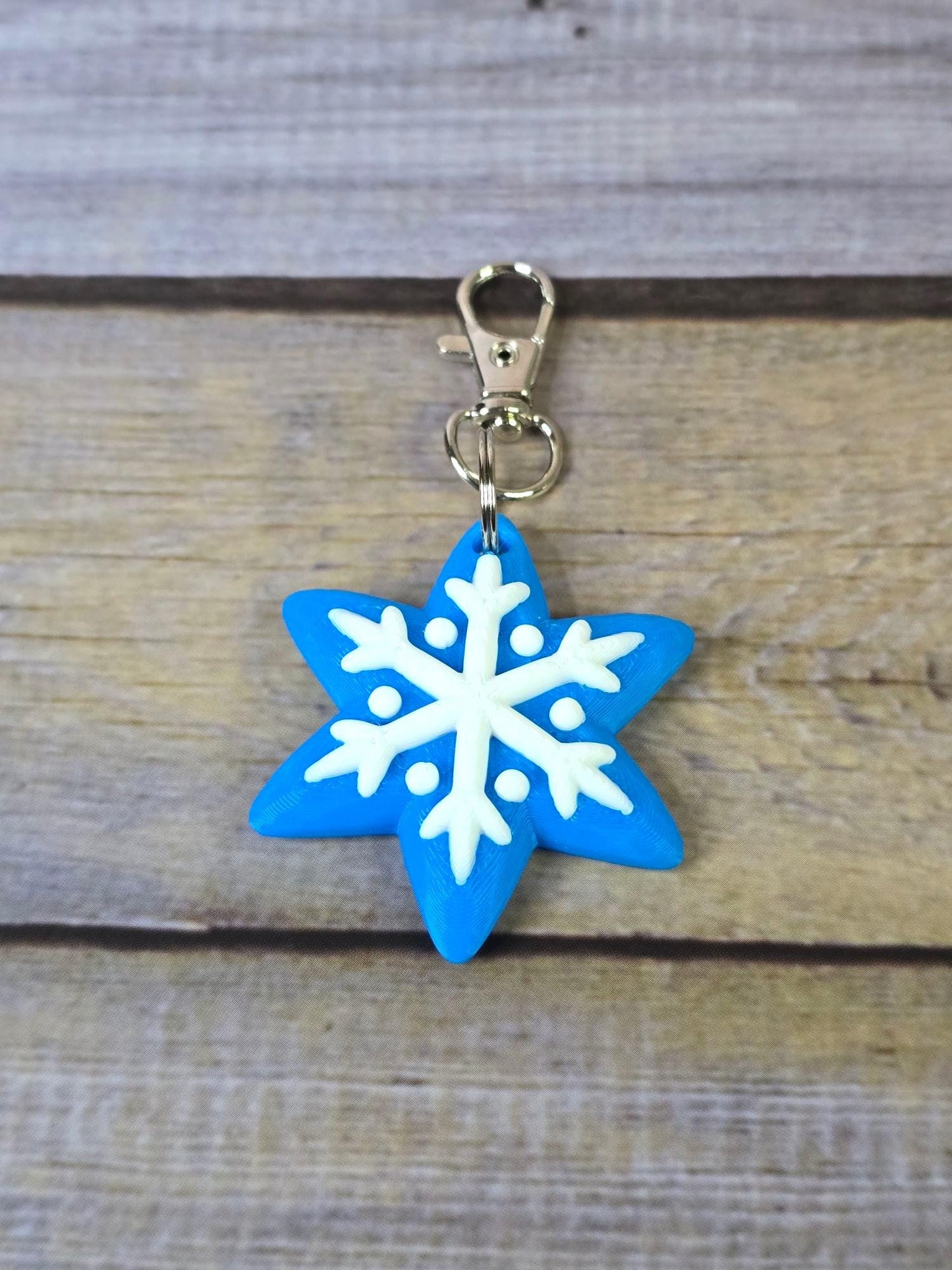 Handmade Gingerbread Snowflake Keychain – Festive Holiday Accessory, Christmas Charm Gift, Stocking Stuffer Idea