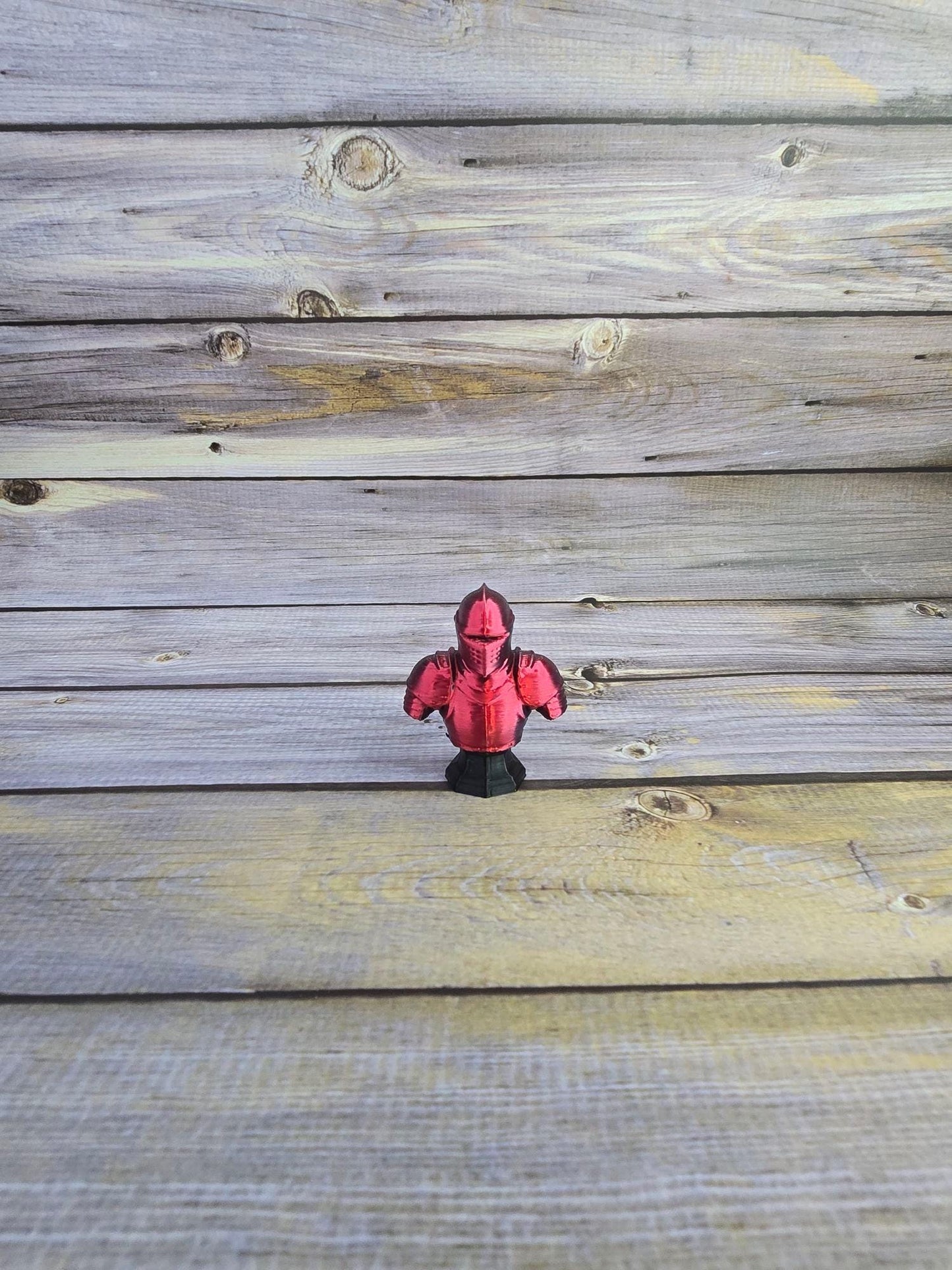 3D Printed Knight Bust – Medieval Armor Miniature – Fantasy Desk Decor – DnD Display Figure – Red and Black Collectible Statue