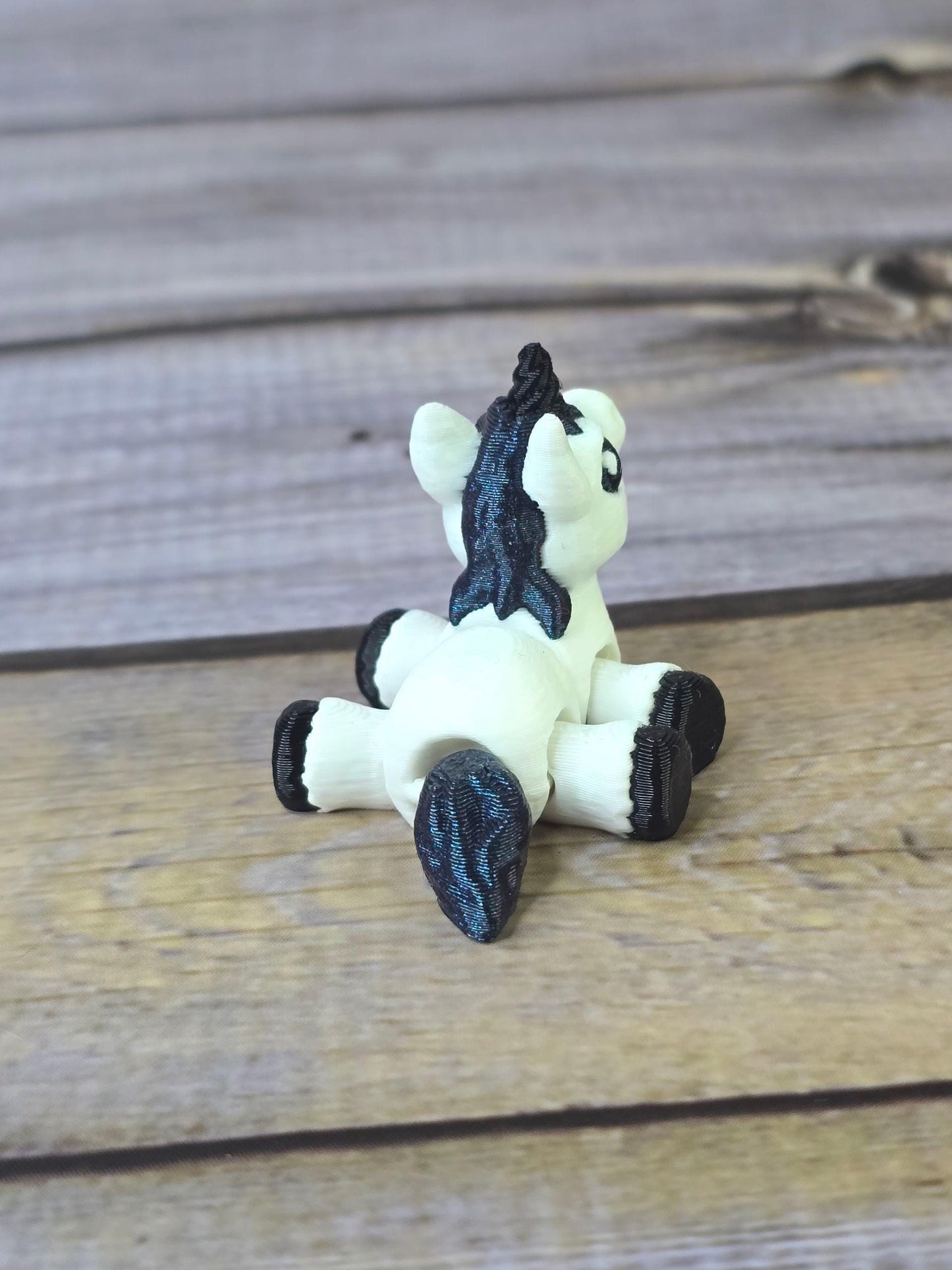 Mini Articulated Unicorn Toy ā 3D Printed Fantasy Horse, Poseable Cute Gift
