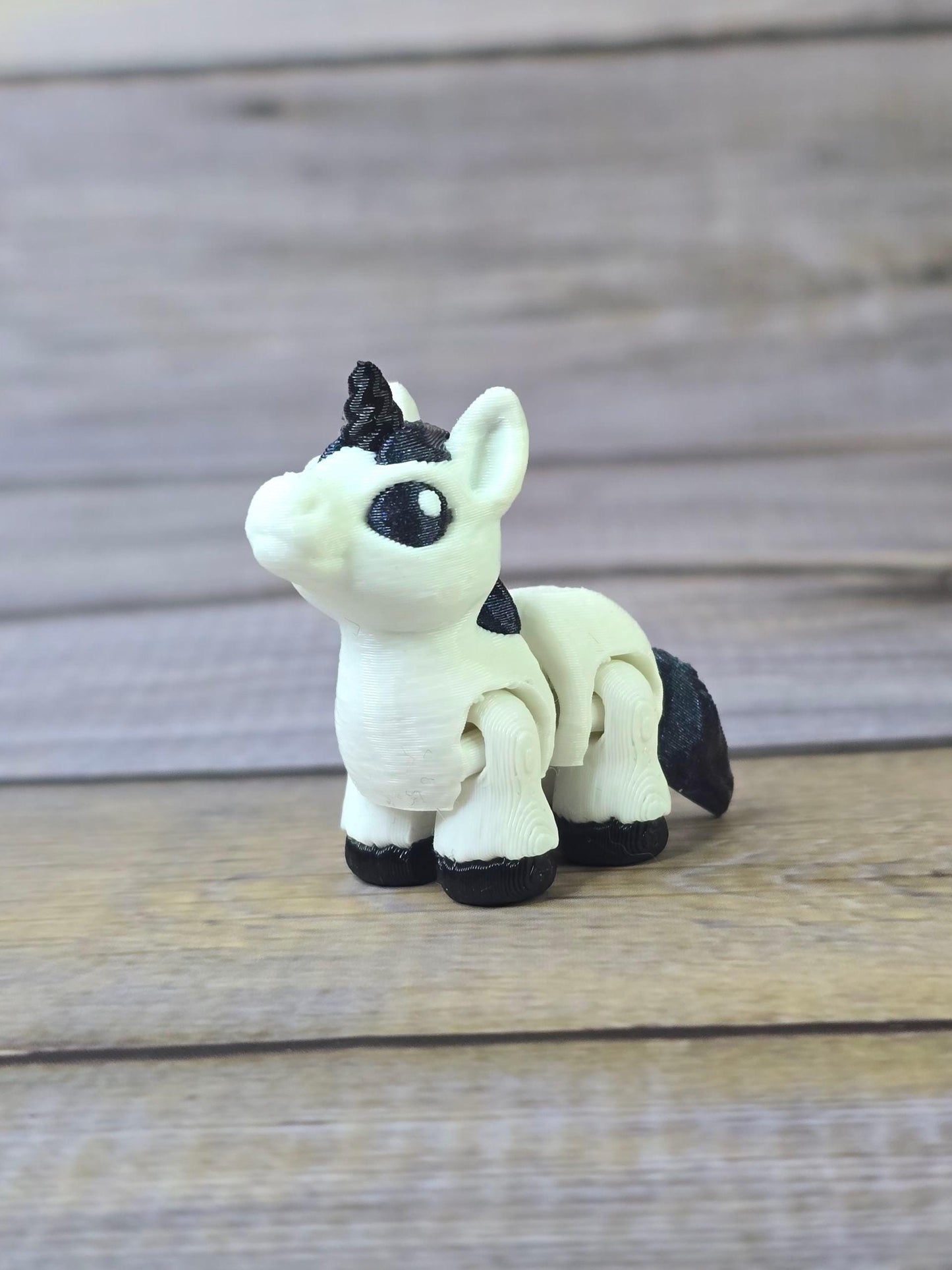 Mini Articulated Unicorn Toy ā 3D Printed Fantasy Horse, Poseable Cute Gift