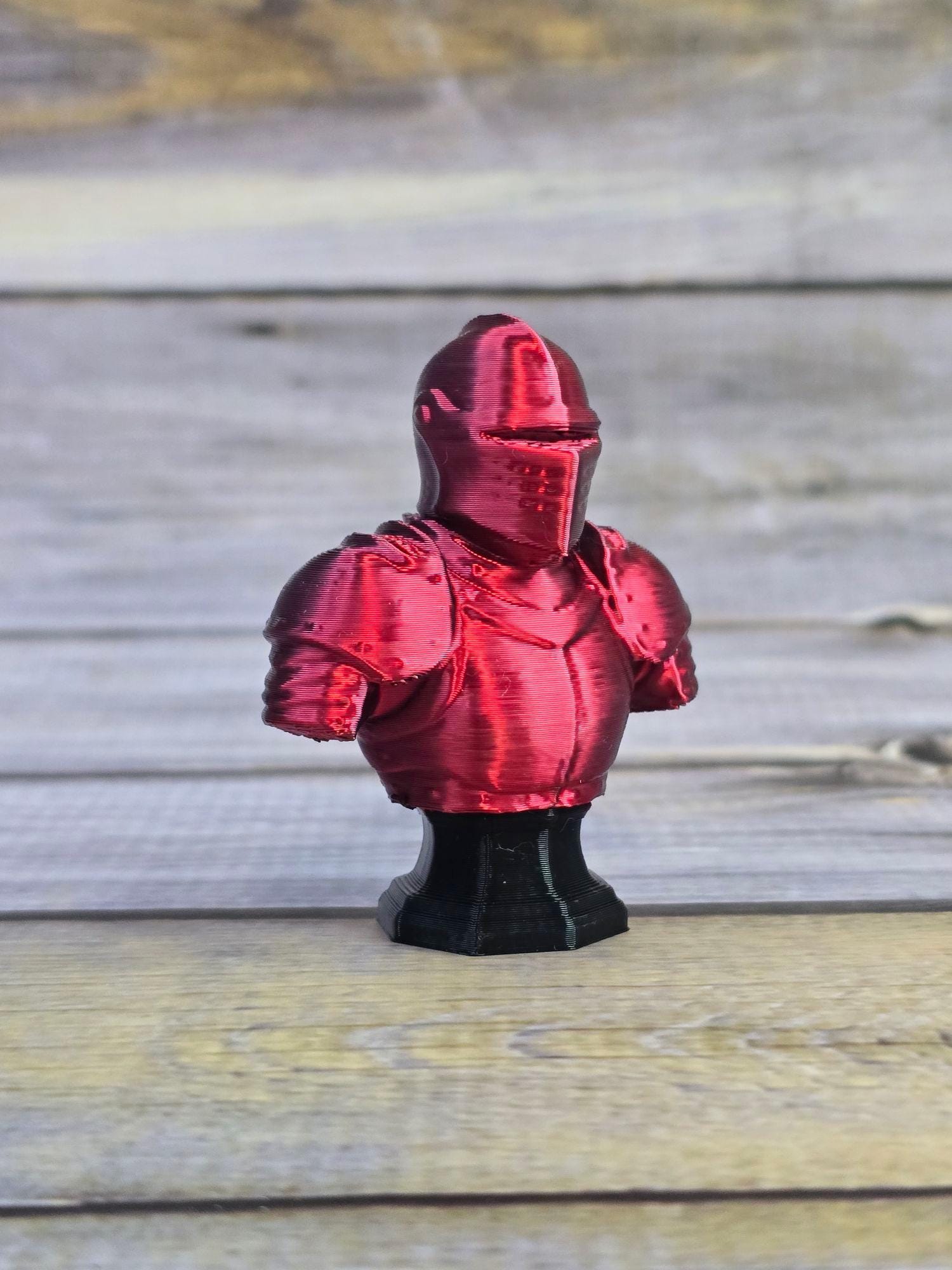 3D Printed Knight Bust – Medieval Armor Miniature – Fantasy Desk Decor – DnD Display Figure – Red and Black Collectible Statue