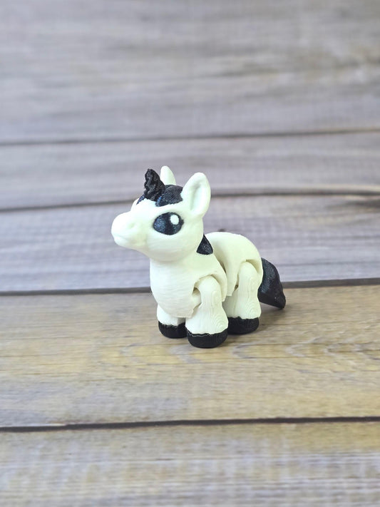 Mini Articulated Unicorn Toy – 3D Printed Fantasy Horse, Poseable Cute Gift