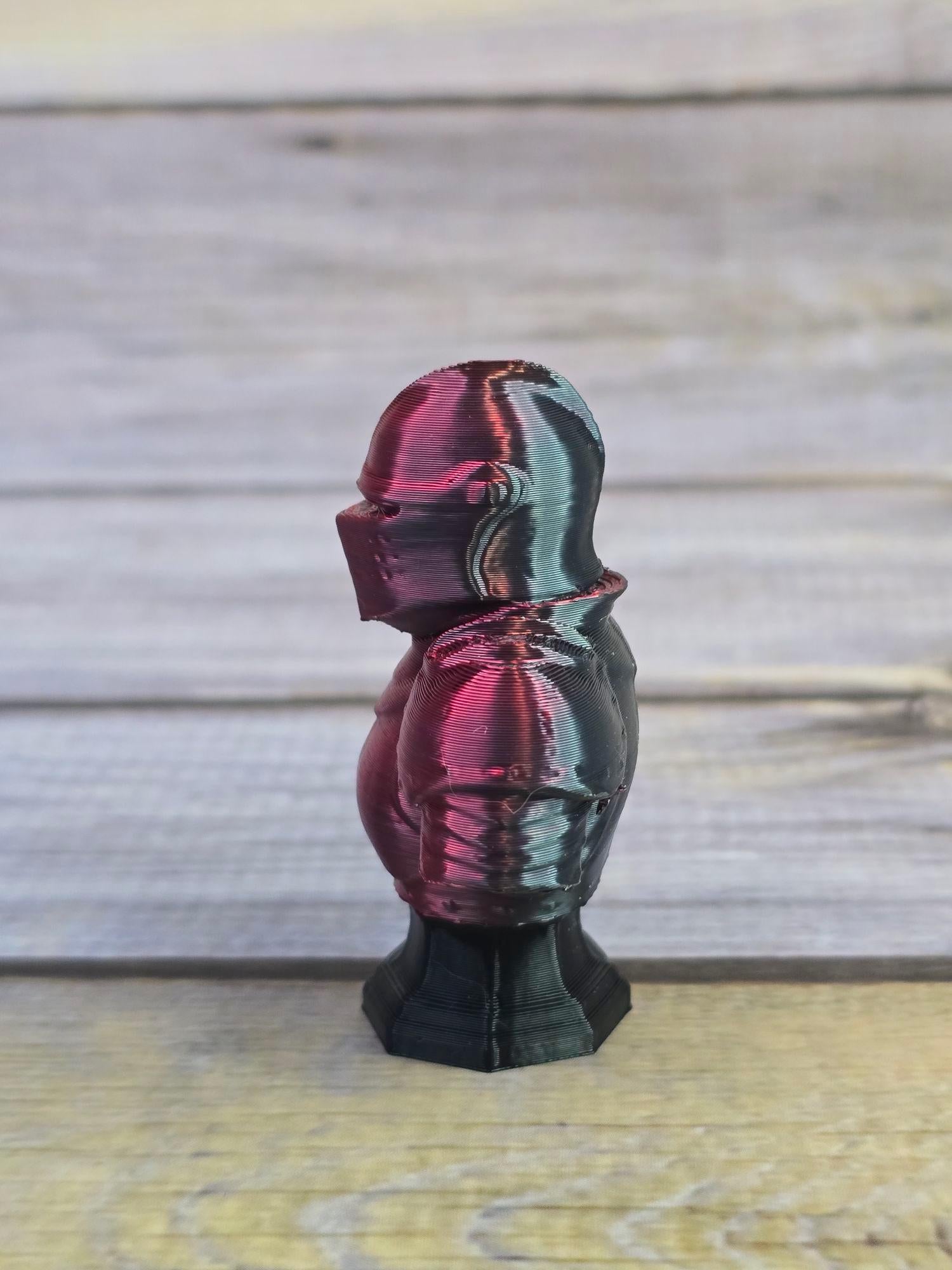 3D Printed Knight Bust – Medieval Armor Miniature – Fantasy Desk Decor – DnD Display Figure – Red and Black Collectible Statue