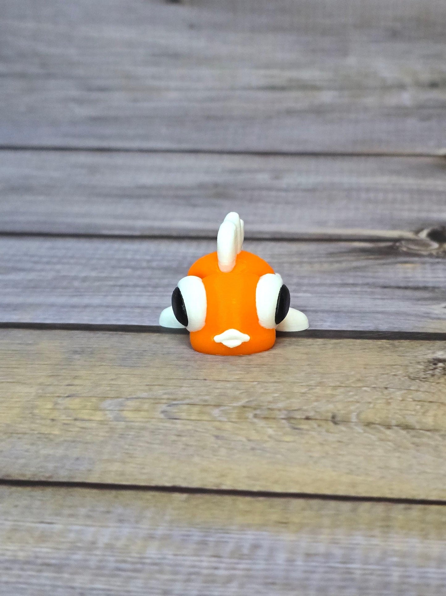 Cute 3D Printed Clownfish Keychain – Articulated Orange Fish Bag Charm – Ocean Lover Gift – Aquarium Accessory – Handmade Keyring