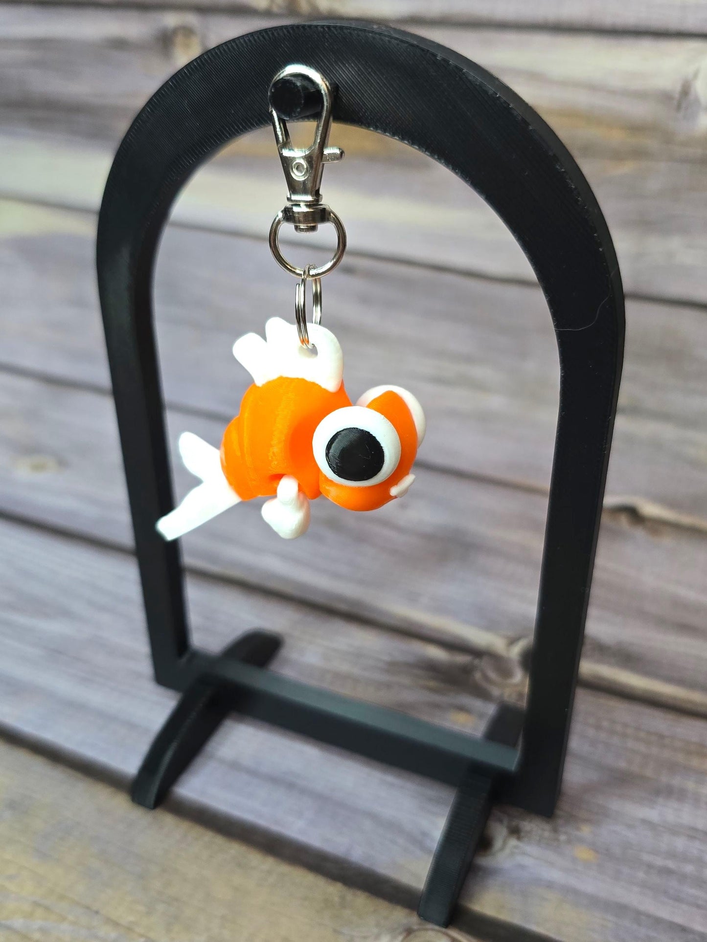 Cute 3D Printed Clownfish Keychain – Articulated Orange Fish Bag Charm – Ocean Lover Gift – Aquarium Accessory – Handmade Keyring